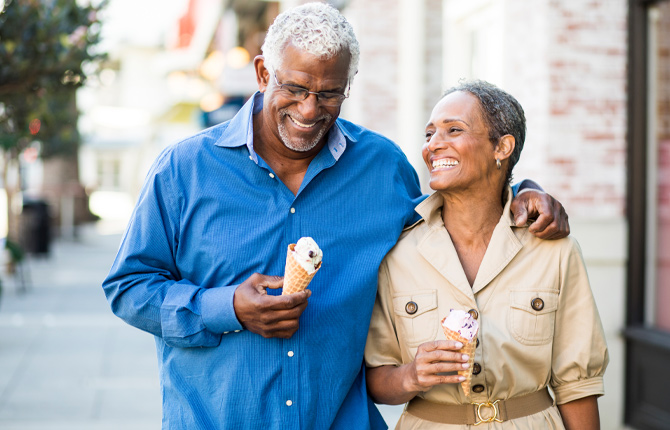 couple-eating-ice-cream