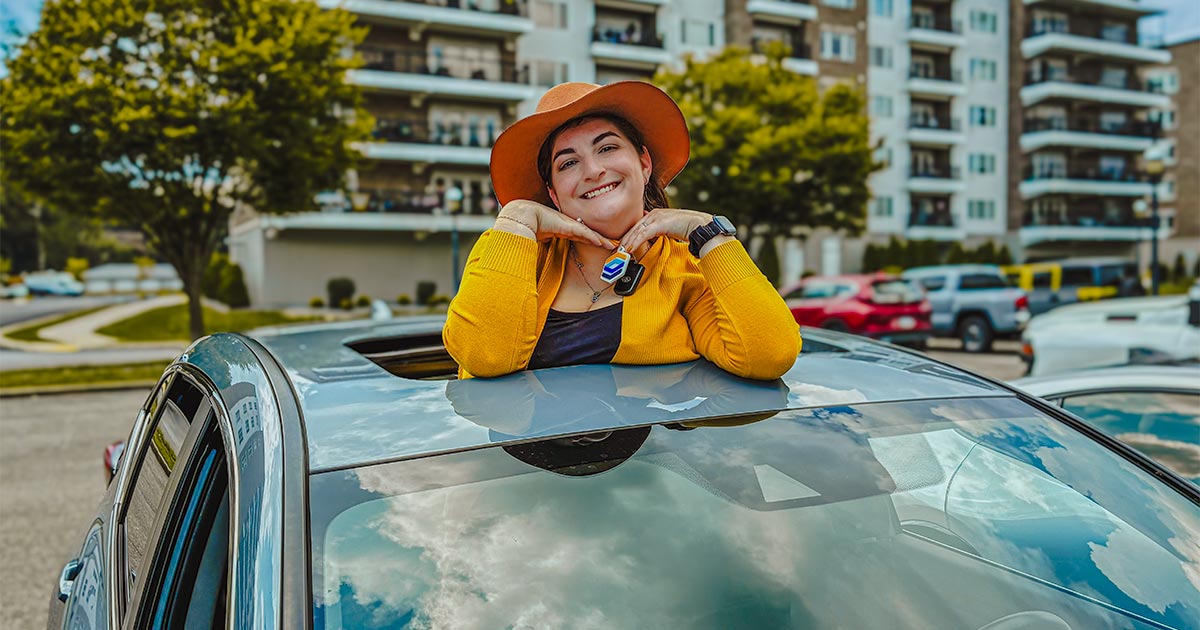 woman car sunroof