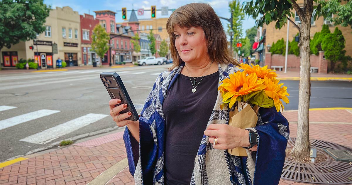 woman phone bouquet