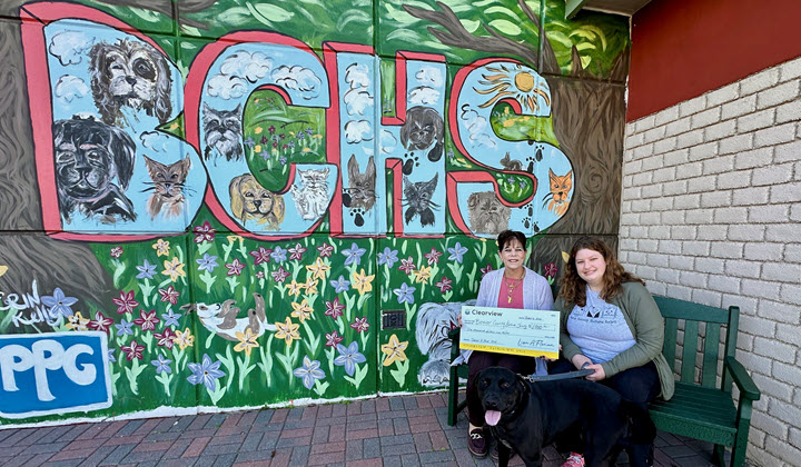 Gallery Image: Wendy with recipient, Beaver County Humane Society