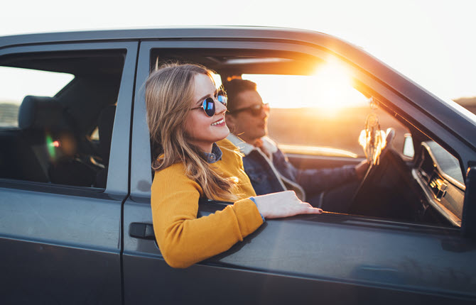 couple-driving-evening