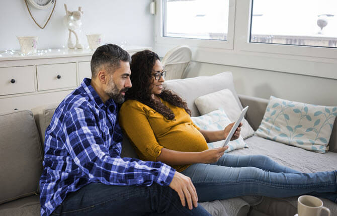 pregnant-couple-saving