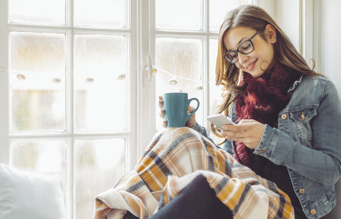 woman-digital-banking-phone