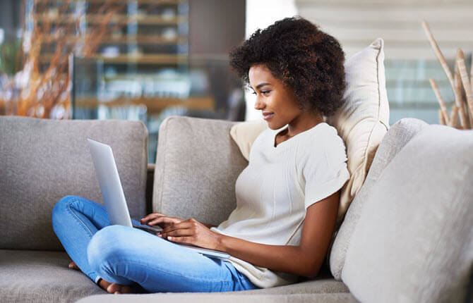 woman-laptop-couch