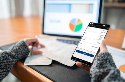 hands-checking-finances