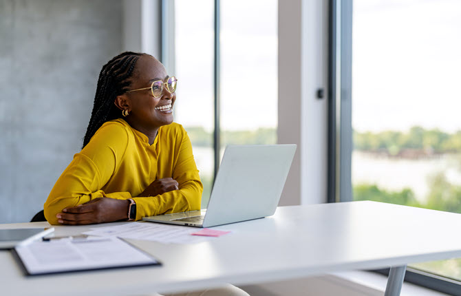 woman-laptop-window