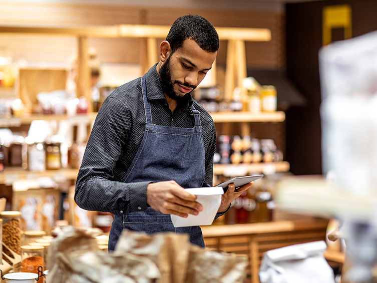 man inventory apron