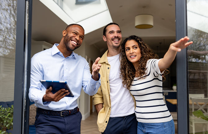 couple-realtor-home